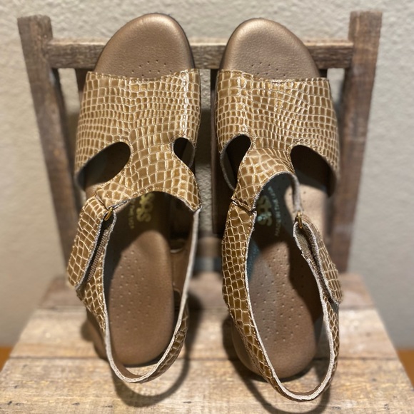 SAS Suntimer Beige Croc Sandels 9M, Adjustable Strap, Contoured Footbed Sandal - Picture 5 of 15